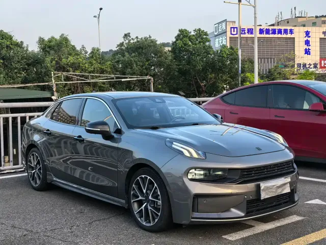 Lynk & Co Lynk & Co 03 2022 2.0TD DCT Power Pro — Фото автомобиля 3