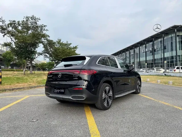 Mercedes-Benz EQE SUV — Фото автомобиля 17