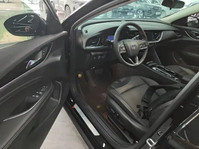 Buick Regal — Фото автомобиля 15