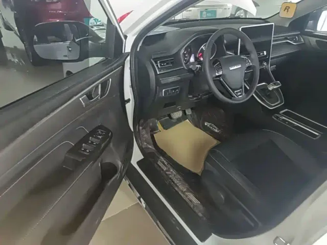 Haval M6 — Фото автомобиля 15