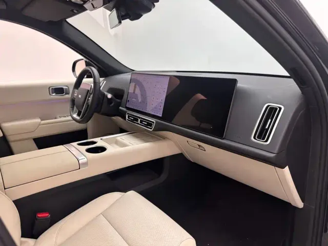 Li Auto L7 — Фото автомобиля 11