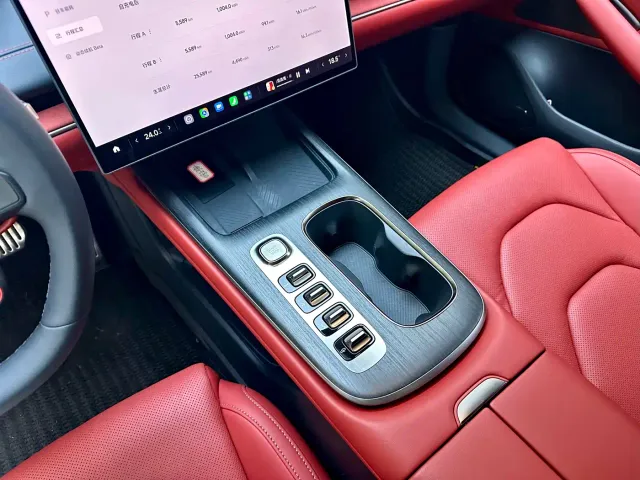 Xiaomi SU7 — Фото автомобиля 19