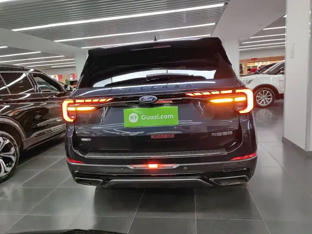 Ford Explorer — Фото автомобиля 5