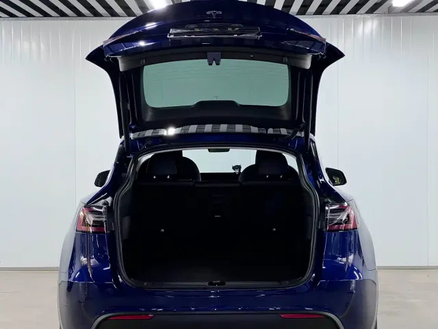Tesla Model Y — Фото автомобиля 15
