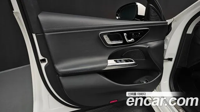 Mercedes-Benz E-Class — Фото автомобиля 20