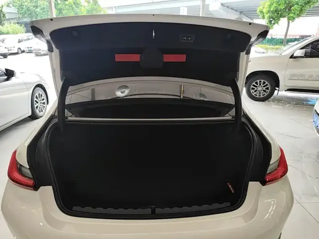 BMW 3 Series — Фото автомобиля 18