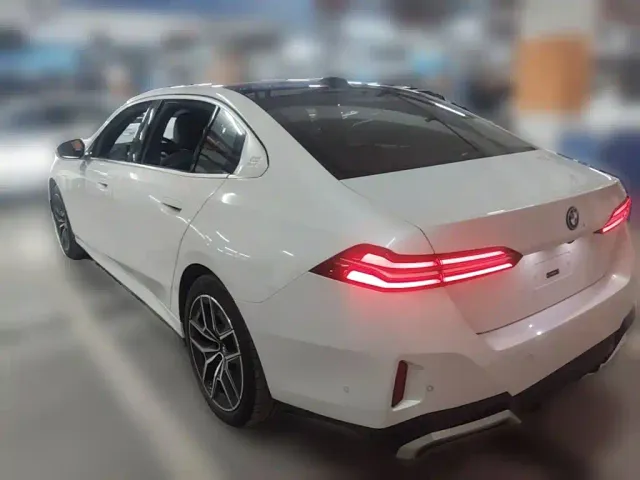 BMW i5 — Фото автомобиля 6