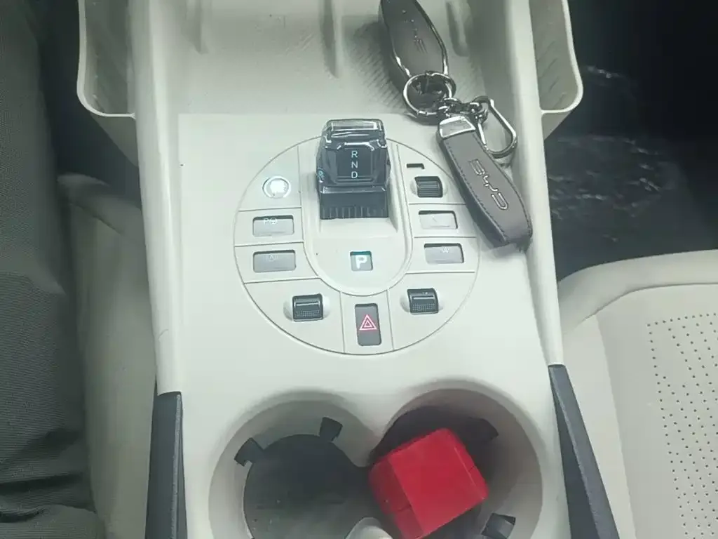 BYD Seal 06 New Energy 2025 DM-i Smart Drive 80KM Luxury — Фото автомобиля 13
