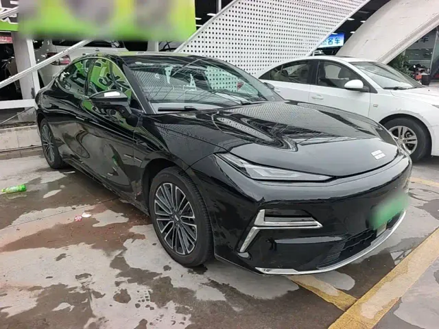 Geely Galaxy Xingyao 8 — Фото автомобиля 3