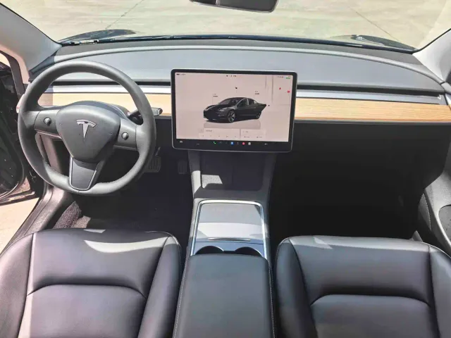 Tesla Model 3 — Фото автомобиля 5