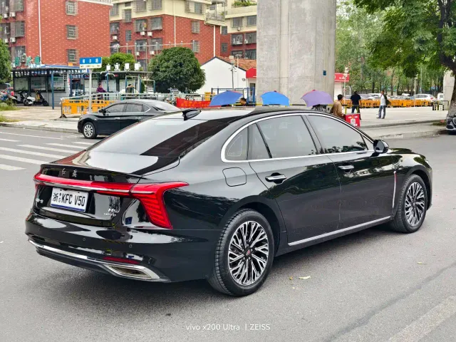 Hongqi H5 — Фото автомобиля 12