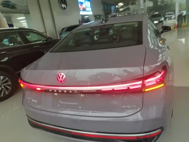 Volkswagen Passat — Фото автомобиля 5