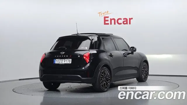 MINI Cooper 4th Gen — Фото автомобиля 2
