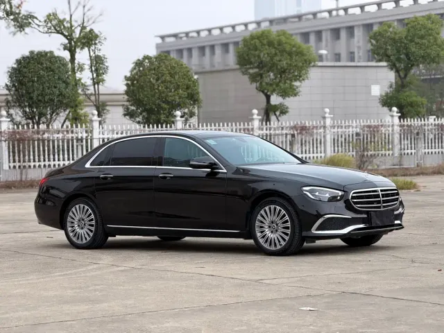 Mercedes-Benz E-Class — Фото автомобиля 5
