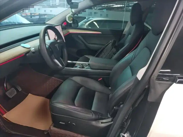 Tesla Model Y — Фото автомобиля 14