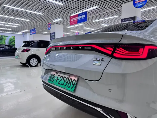 Geely Emgrand L — Фото автомобиля 4