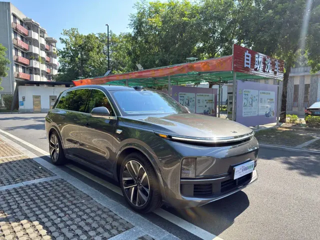 Li Auto L8 — Фото автомобиля 3