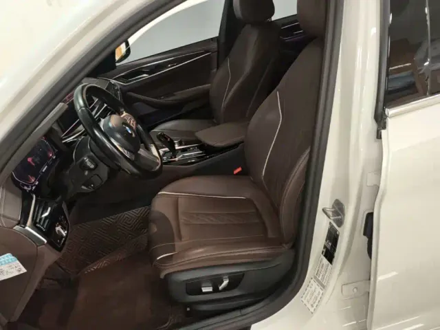BMW 5 Series — Фото автомобиля 14