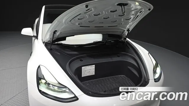 Tesla Model 3 — Фото автомобиля 6
