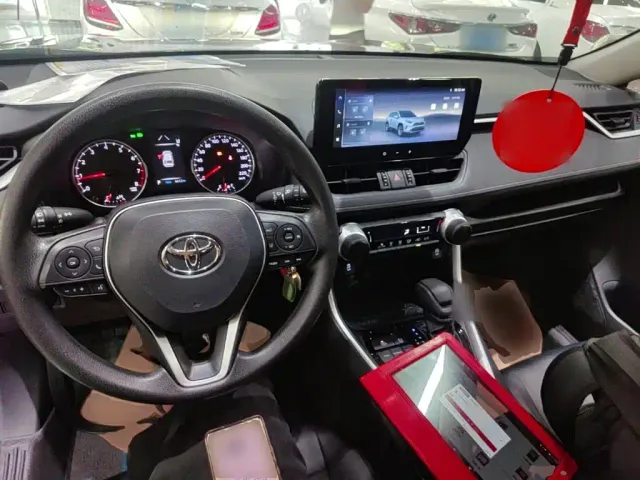 Toyota RAV4 — Фото автомобиля 9