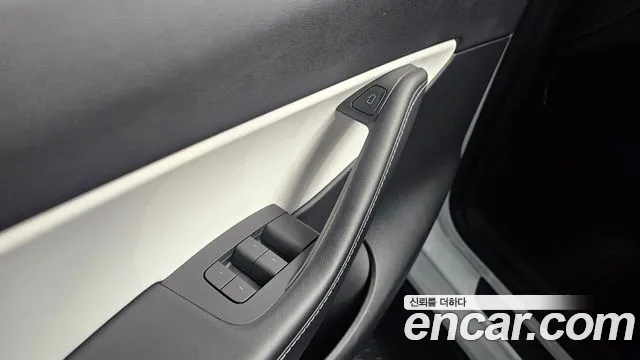 Tesla Model Y — Фото автомобиля 15