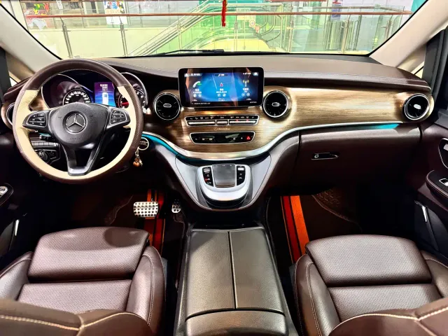 Mercedes-Benz V-Class — Фото автомобиля 18
