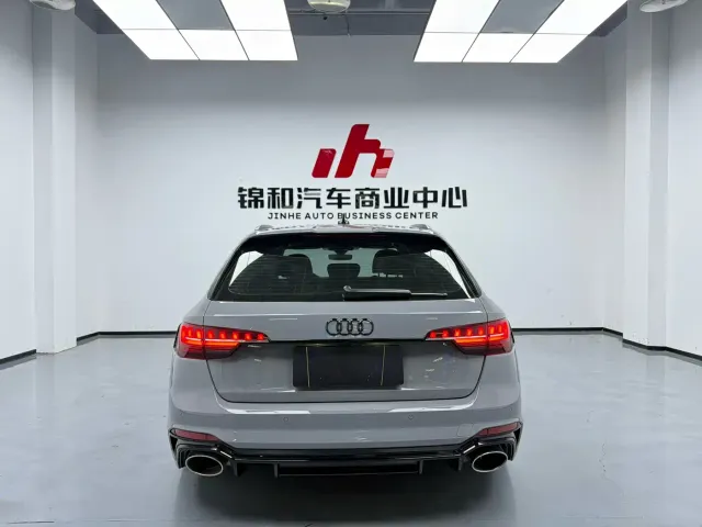 Audi RS 4 — Фото автомобиля 9