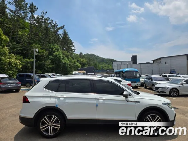 Volkswagen Tiguan — Фото автомобиля 3