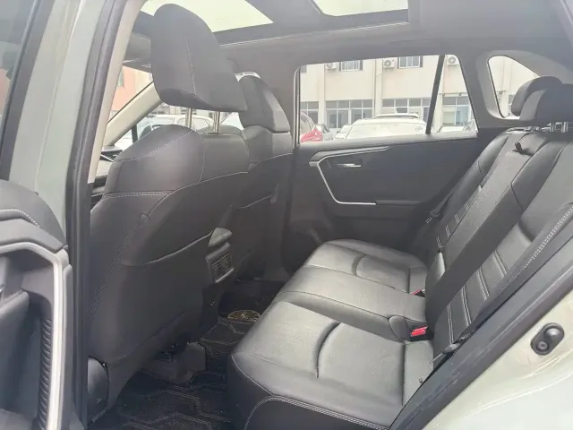 Toyota RAV4 — Фото автомобиля 6