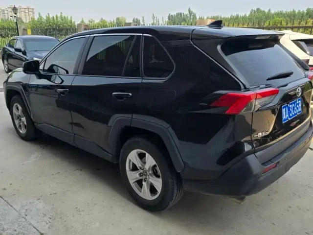 Toyota RAV4 — Фото автомобиля 5