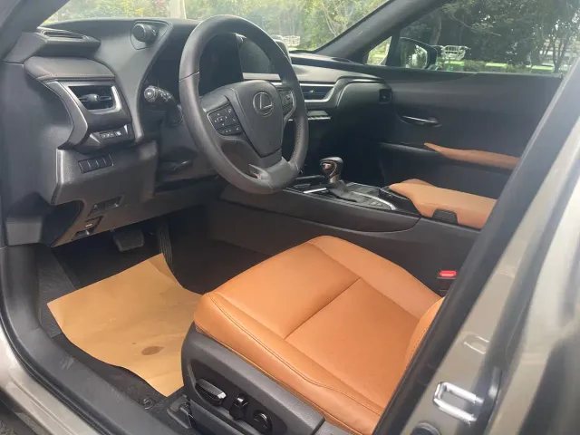 Lexus UX — Фото автомобиля 4