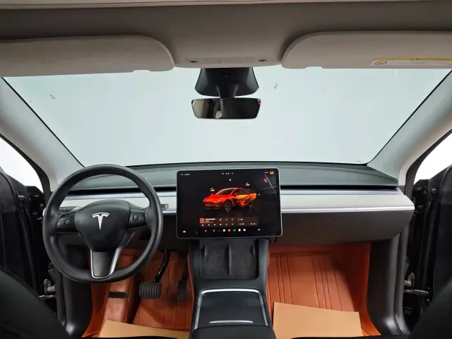 Tesla Model Y — Фото автомобиля 16