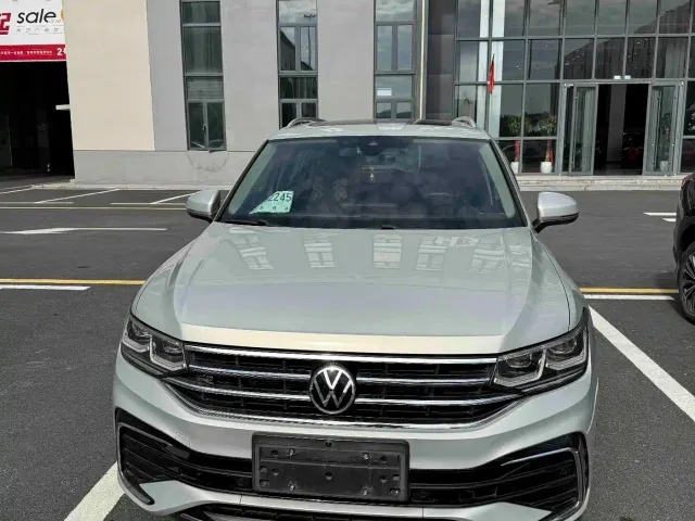 Volkswagen Tiguan L — Фото автомобиля 2