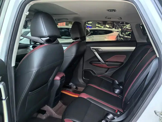 Geely Binyue — Фото автомобиля 9