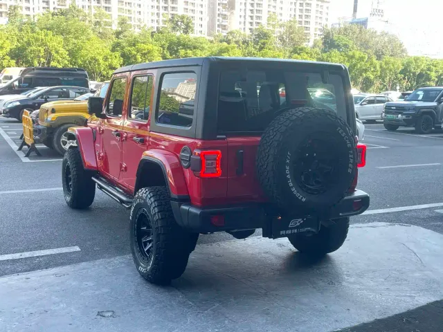 Jeep Wrangler — Фото автомобиля 15