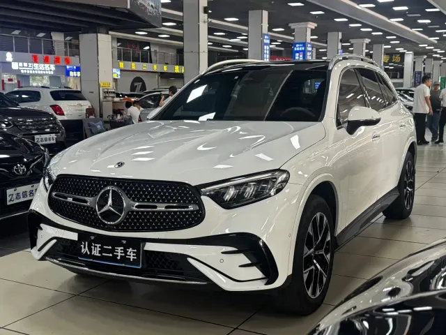 Фотография автомобиля — Mercedes-Benz GLC-Class