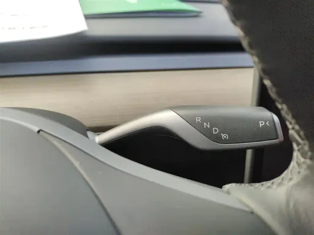 Tesla Model Y — Фото автомобиля 5