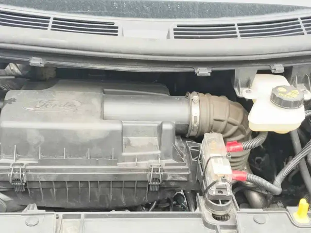 Ford Tourneo 2023 Model 2.0T Auto Premium Edition — Фото автомобиля 3
