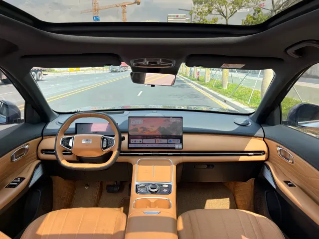 Geely Galaxy Starship 7 EM-i — Фото автомобиля 14