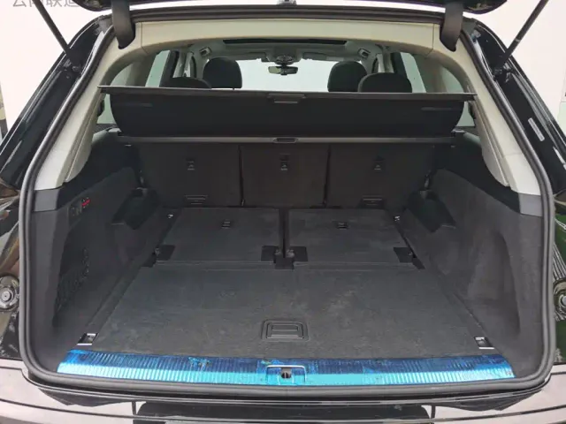 Audi Audi Q7 2023 45 TFSI quattro S line Sport — Фото автомобиля 9