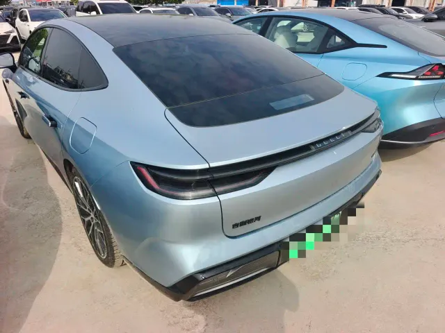 Geely Galaxy E8 — Фото автомобиля 12