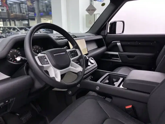 Land Rover Defender — Фото автомобиля 27