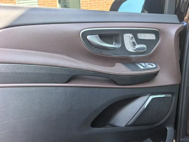 Mercedes-Benz V-Class — Фото автомобиля 16