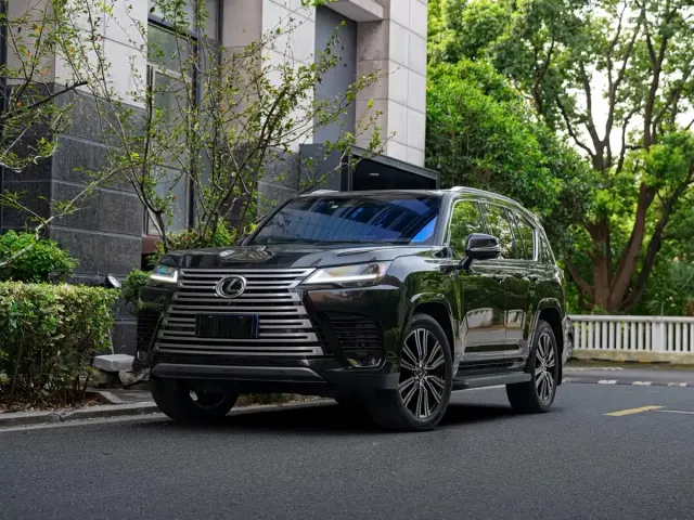 Фотография автомобиля — Lexus LX