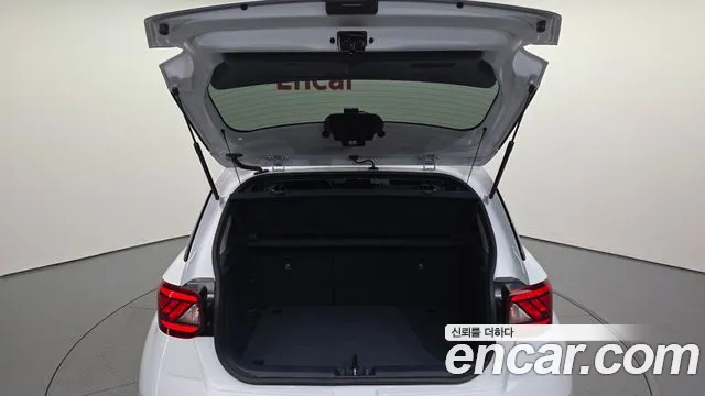 Hyundai Venue — Фото автомобиля 30
