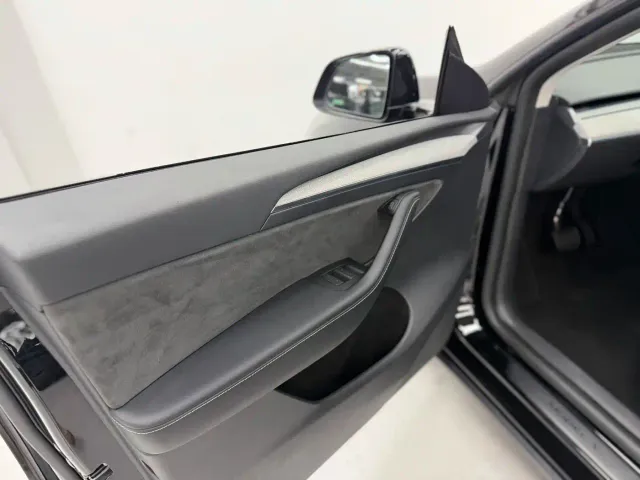 Tesla Model Y — Фото автомобиля 8
