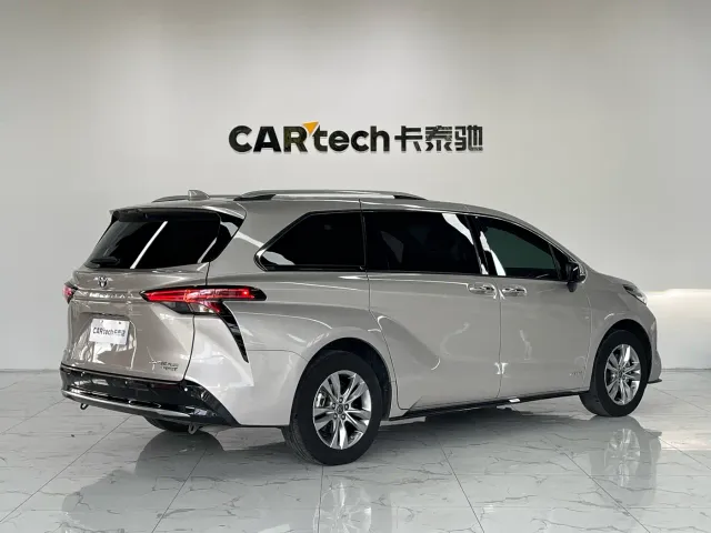 Toyota Sienna — Фото автомобиля 6