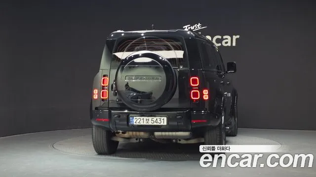 Land Rover Defender — Фото автомобиля 4