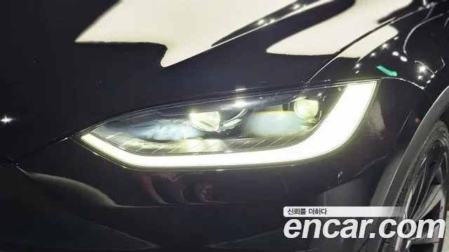 Tesla Model X — Фото автомобиля 7