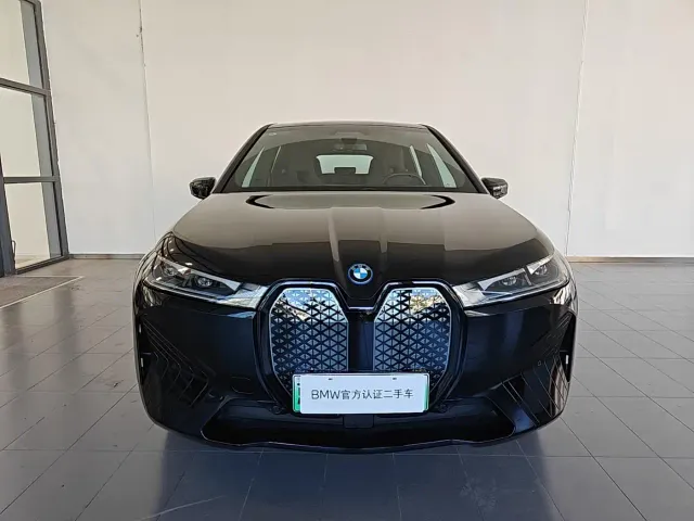BMW iX — Фото автомобиля 2